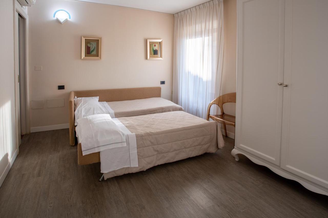 Hotel Degli Oleandri Σιρμιόνε Εξωτερικό φωτογραφία