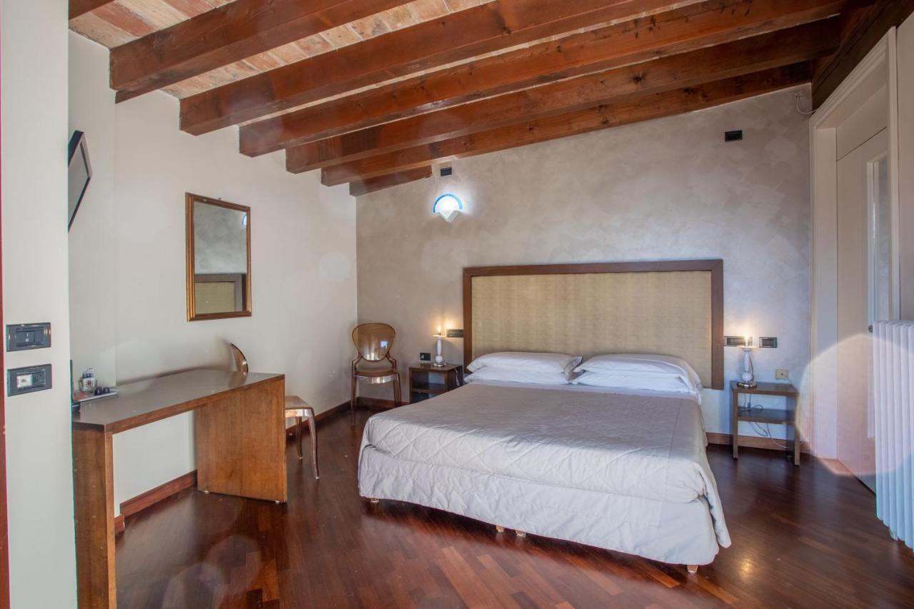 Hotel Degli Oleandri Σιρμιόνε Εξωτερικό φωτογραφία