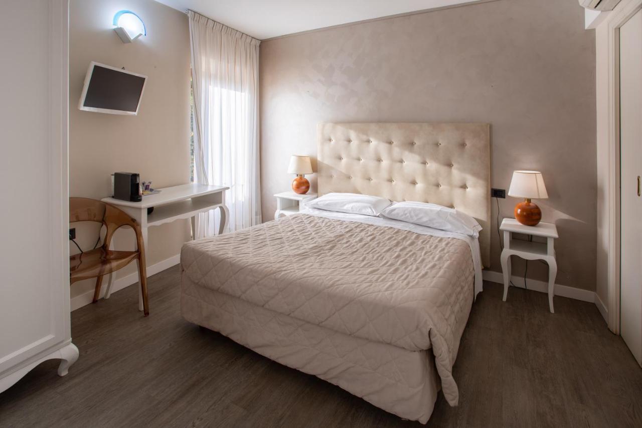 Hotel Degli Oleandri Σιρμιόνε Εξωτερικό φωτογραφία