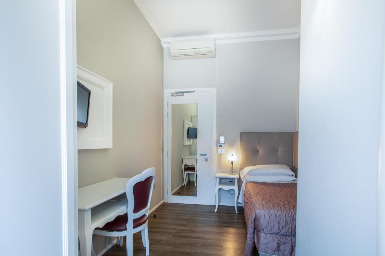 Hotel Degli Oleandri Σιρμιόνε Εξωτερικό φωτογραφία