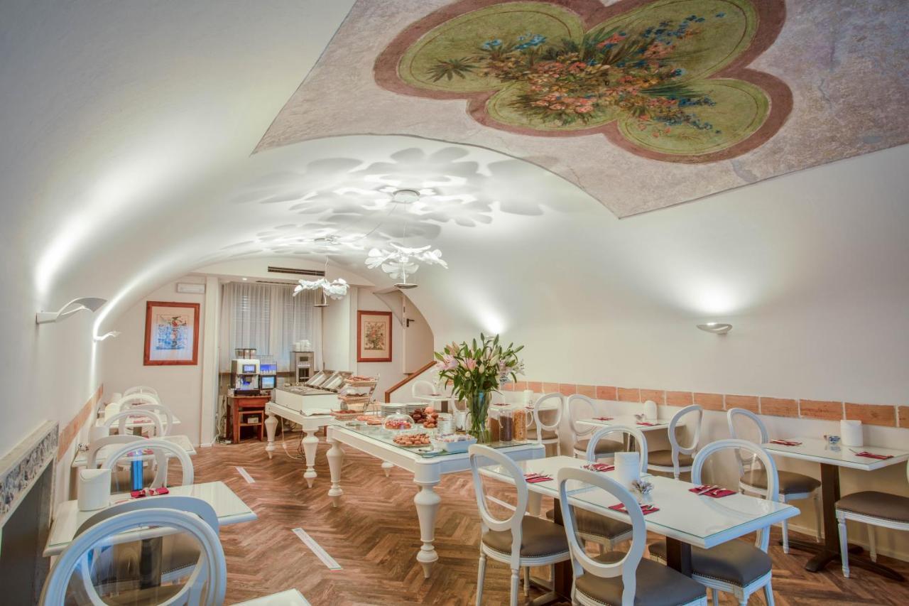 Hotel Degli Oleandri Σιρμιόνε Εξωτερικό φωτογραφία