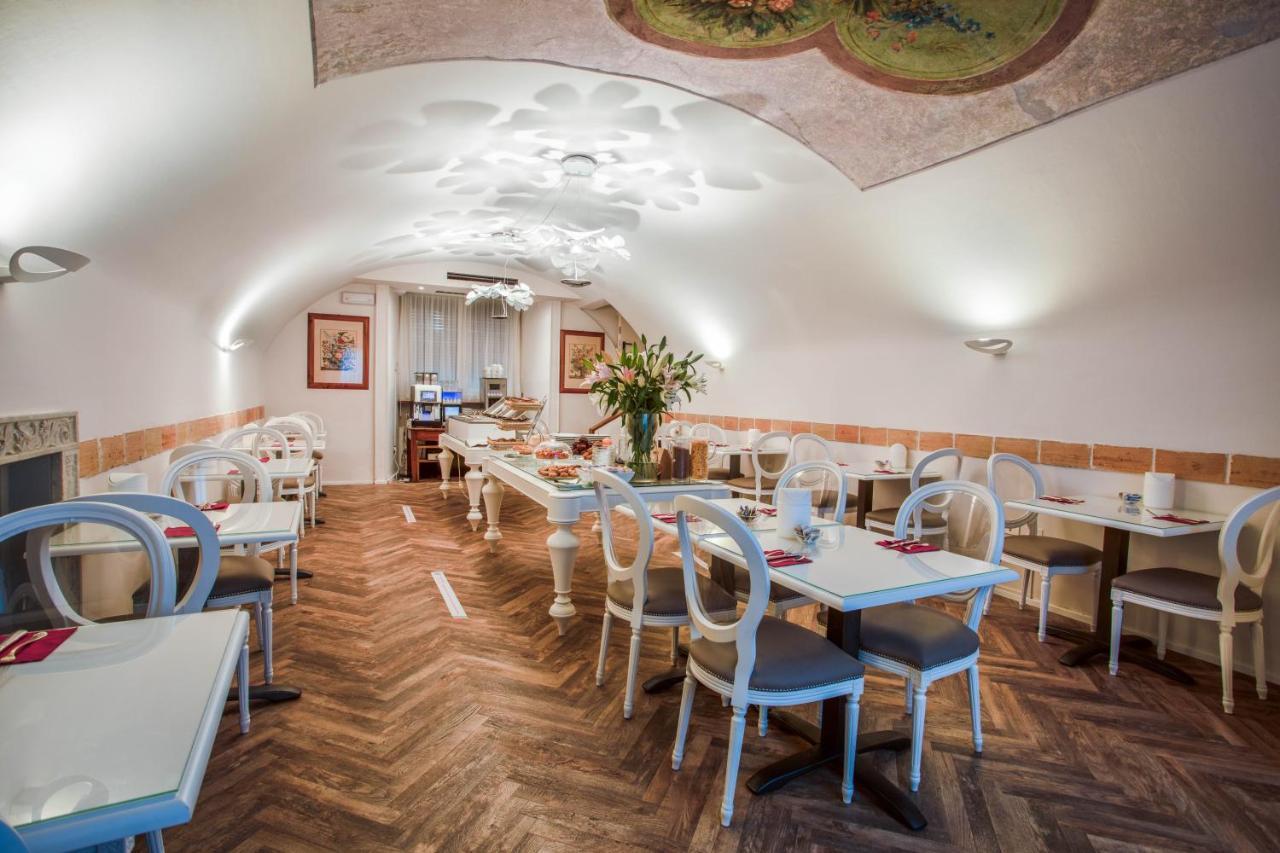 Hotel Degli Oleandri Σιρμιόνε Εξωτερικό φωτογραφία
