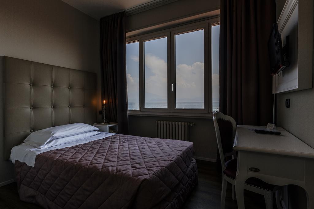 Hotel Degli Oleandri Σιρμιόνε Εξωτερικό φωτογραφία